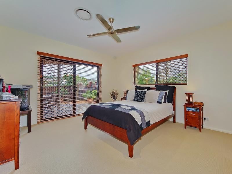 18 Kanangra Crescent, Pacific Pines QLD 4211