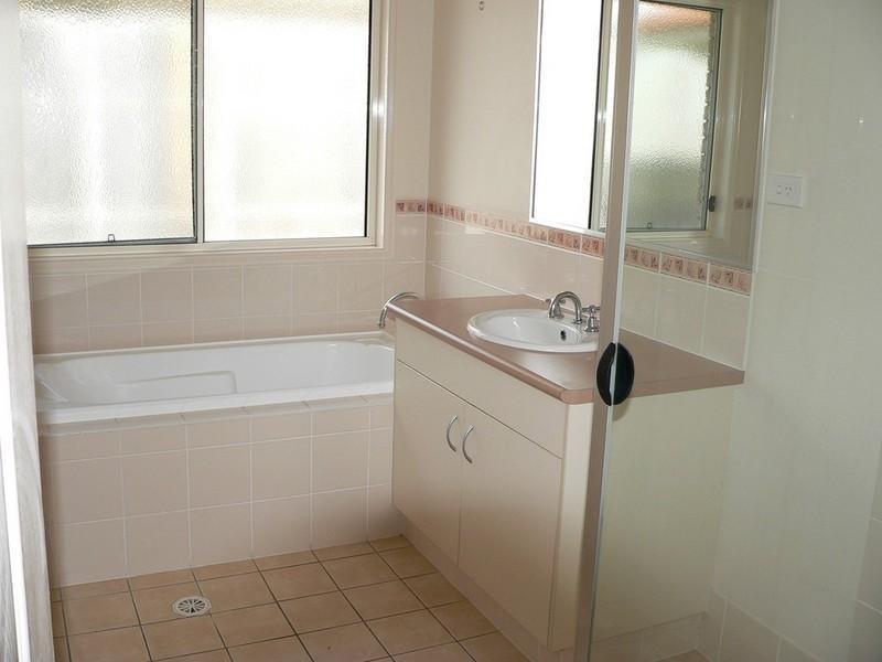 16 Witheren Circuit, Pacific Pines QLD 4211