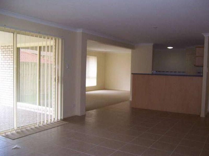 14 Witheren Circuit, Pacific Pines QLD 4211