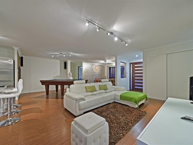 15 Waverley Park Close, Oxenford QLD 4210