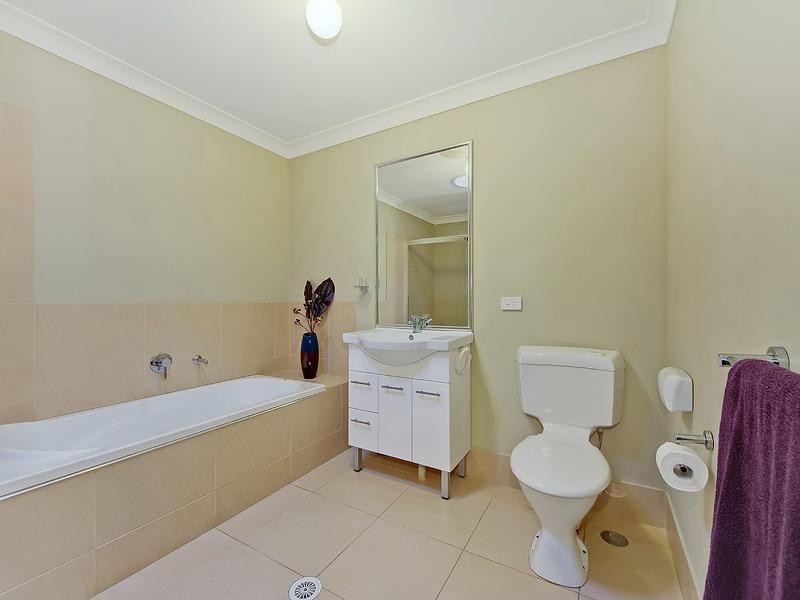 2/4 Candlebark Circuit, Upper Coomera QLD 4209