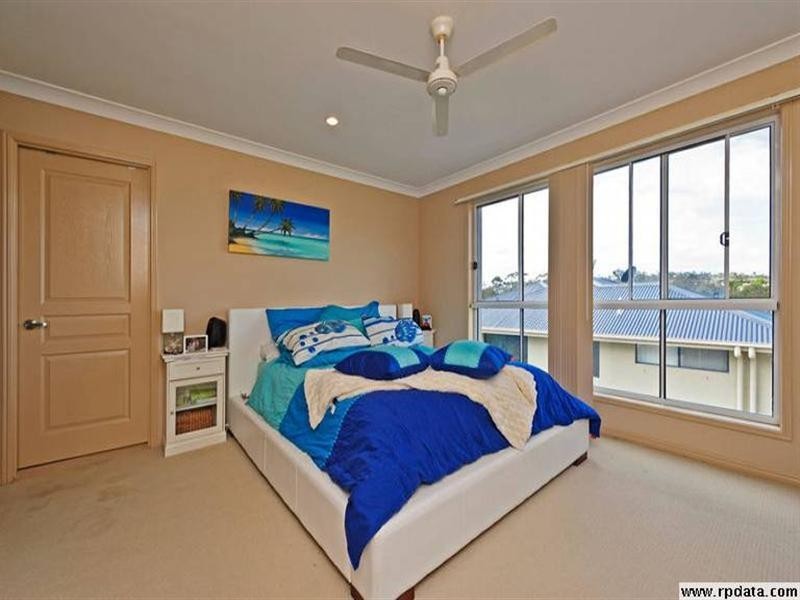 6 Caragh Crescent, Oxenford QLD 4210