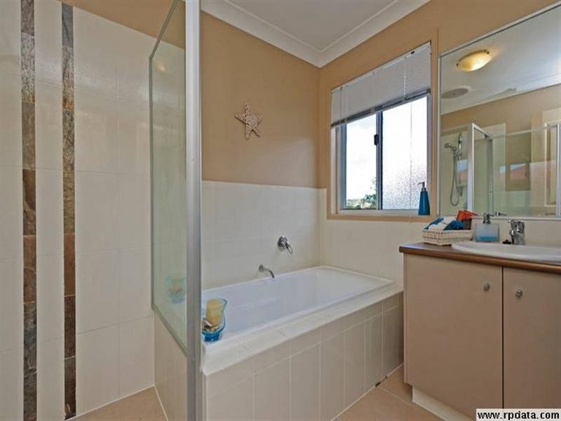 6 Caragh Crescent, Oxenford QLD 4210