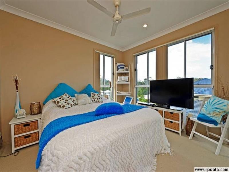 6 Caragh Crescent, Oxenford QLD 4210