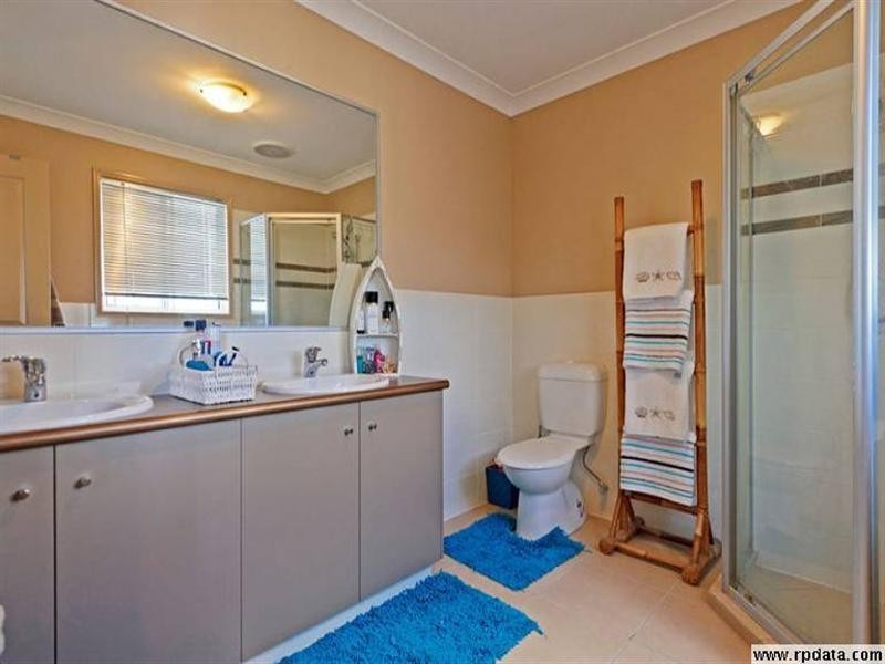 6 Caragh Crescent, Oxenford QLD 4210