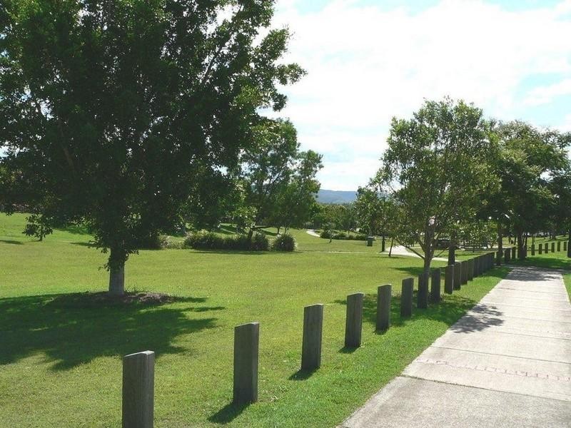 2 Feathertop Crescent, Pacific Pines QLD 4211