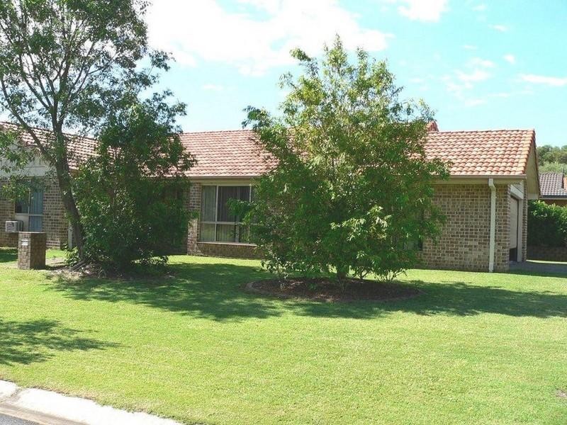 2 Feathertop Crescent, Pacific Pines QLD 4211