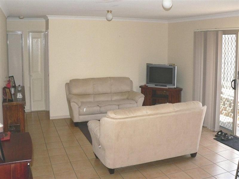 2 Feathertop Crescent, Pacific Pines QLD 4211