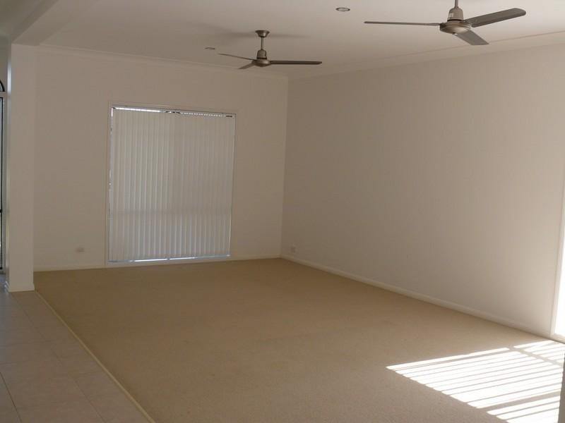 16 Leander Circuit, Oxenford QLD 4210