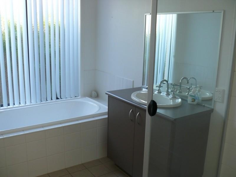 16 Leander Circuit, Oxenford QLD 4210