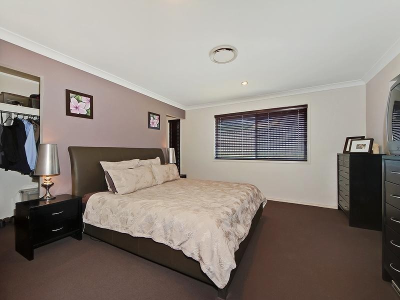 10 Barcoo Street, Pacific Pines QLD 4211