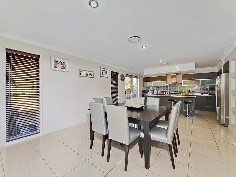 10 Barcoo Street, Pacific Pines QLD 4211