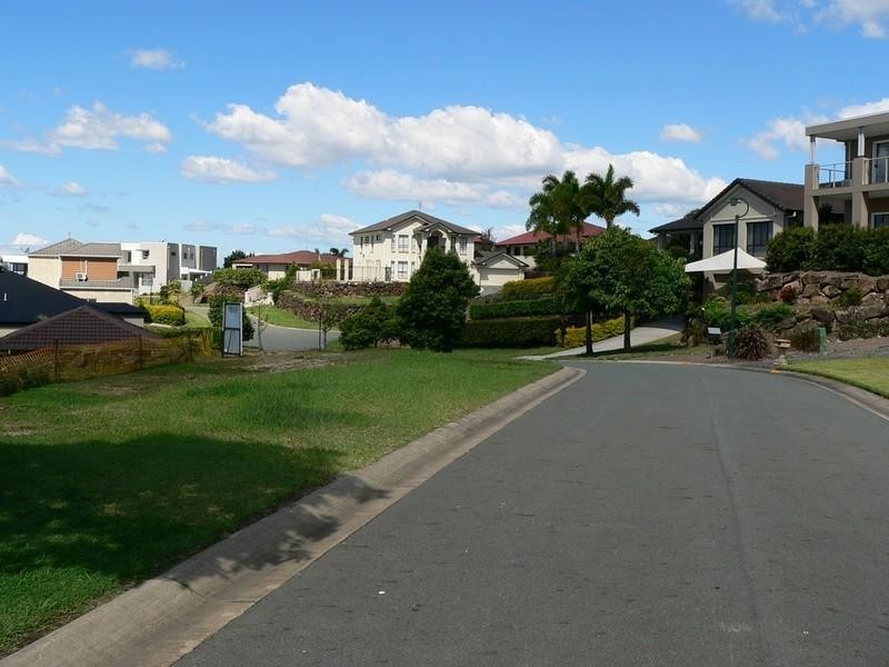 39 Tara Vista Boulevard, Highland Park QLD 4211