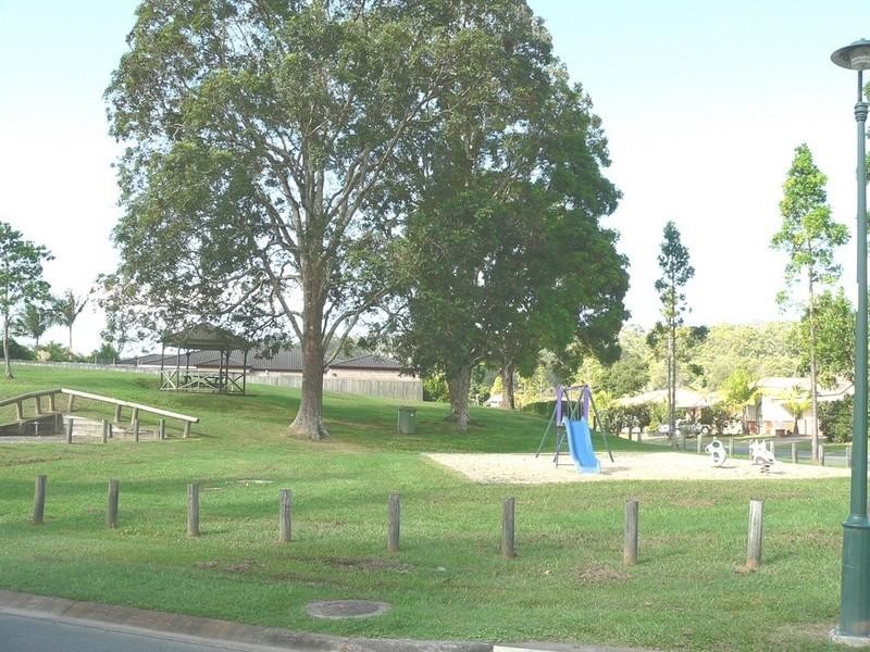 4 Waverley Park Close, Oxenford QLD 4210