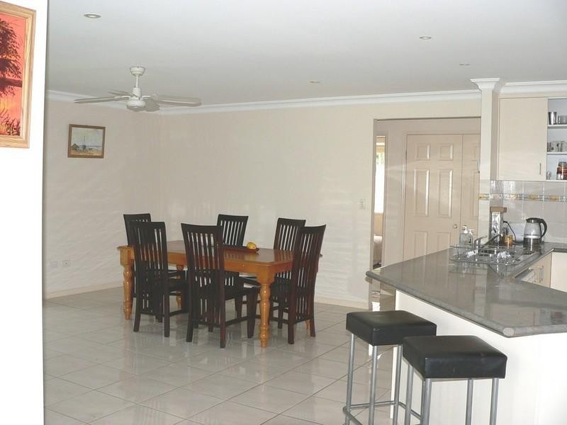 4 Waverley Park Close, Oxenford QLD 4210