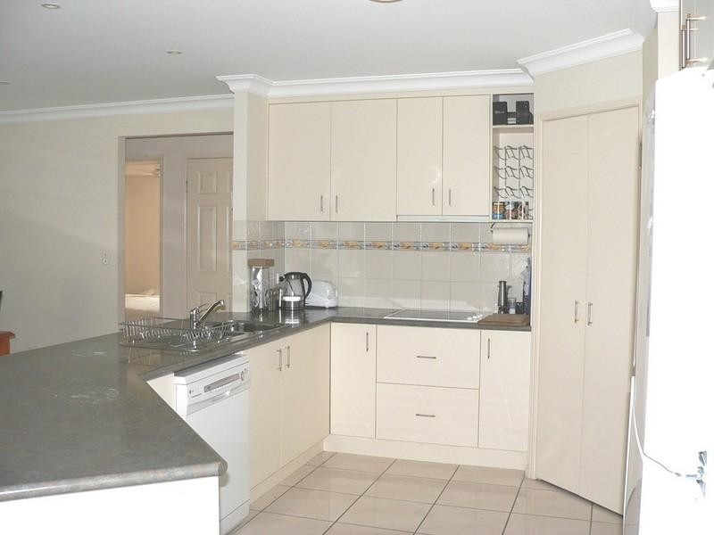 4 Waverley Park Close, Oxenford QLD 4210