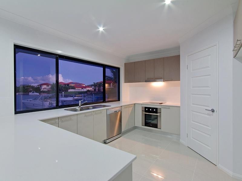 34 Calmwater Crescent, Helensvale QLD 4212