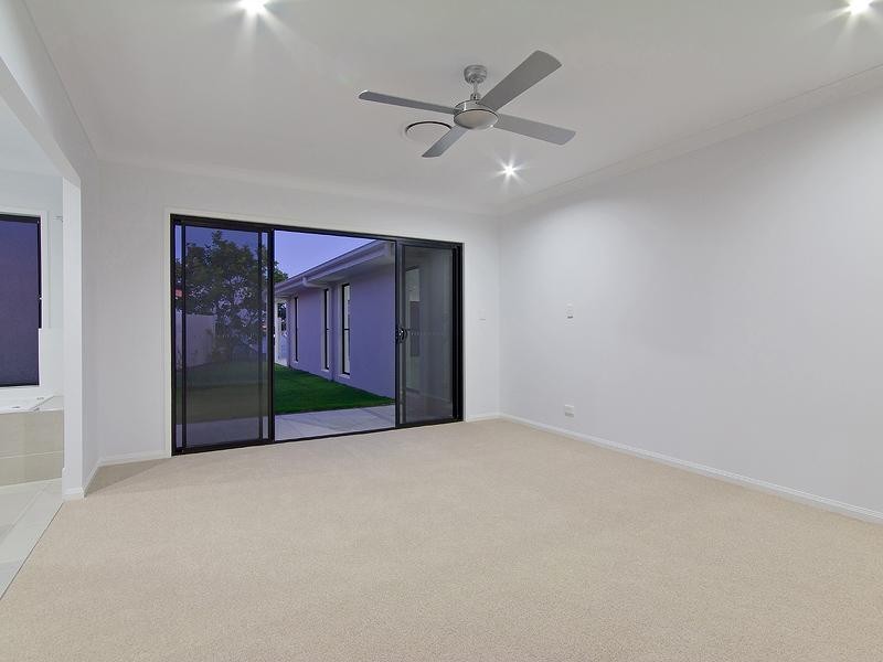 34 Calmwater Crescent, Helensvale QLD 4212