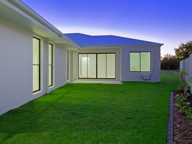 34 Calmwater Crescent, Helensvale QLD 4212