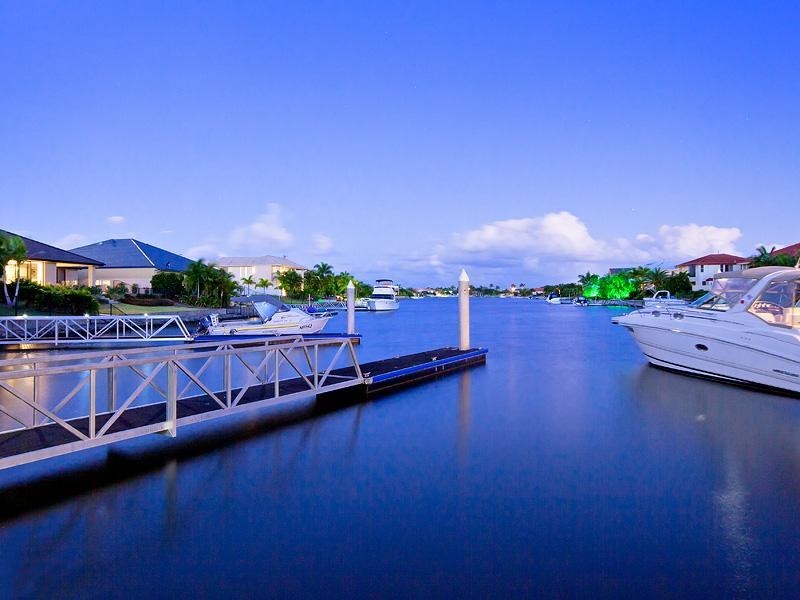 34 Calmwater Crescent, Helensvale QLD 4212