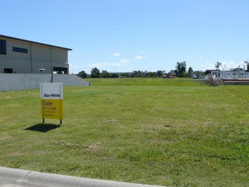 18 Harbourview Court, Helensvale QLD 4212