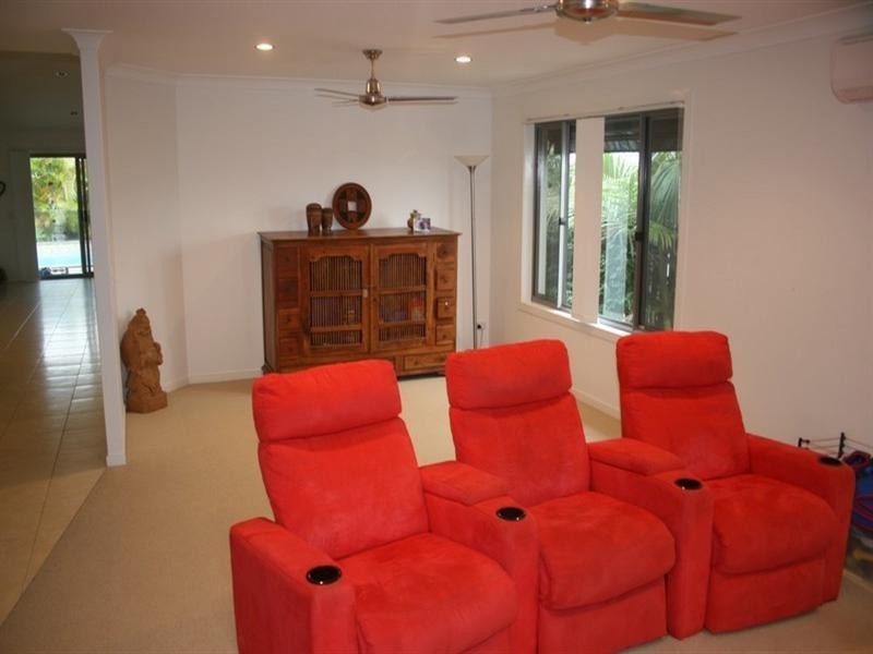 33 Gerard Street, Pacific Pines QLD 4211