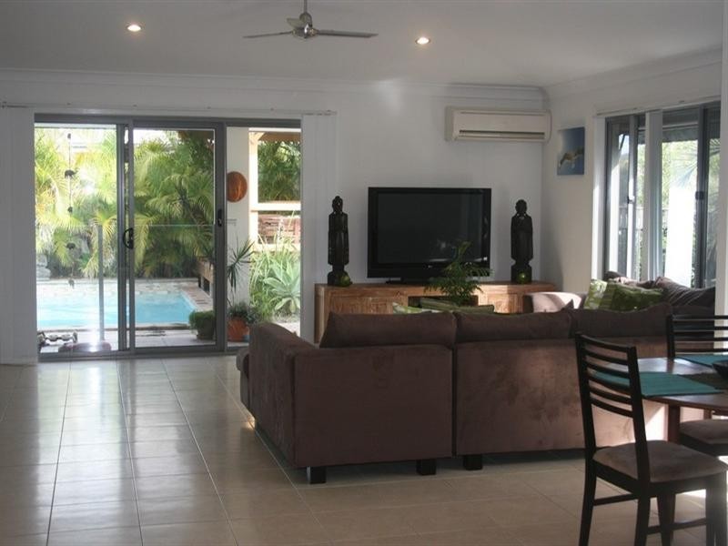 33 Gerard Street, Pacific Pines QLD 4211