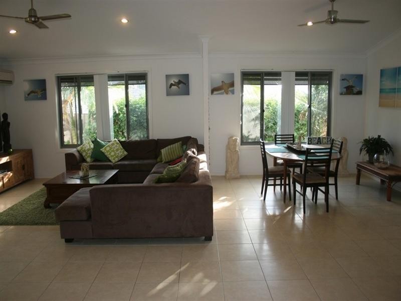 33 Gerard Street, Pacific Pines QLD 4211