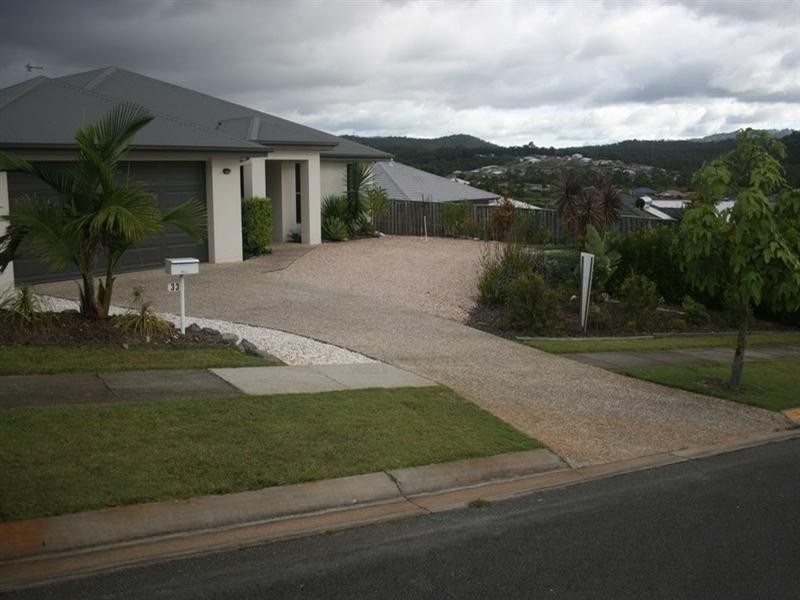 33 Gerard Street, Pacific Pines QLD 4211