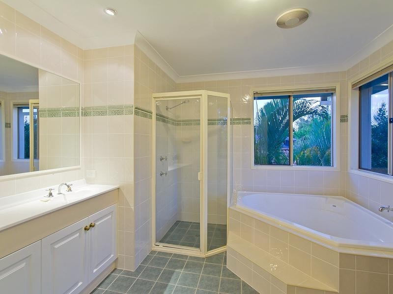 38 Brittany Drive, Oxenford QLD 4210