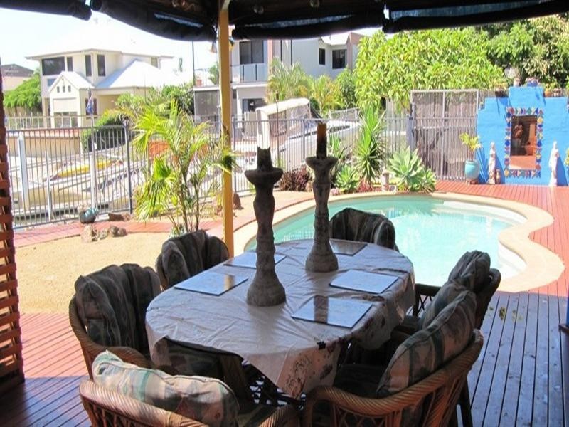 5 Namatjira Street, Paradise Point QLD 4216