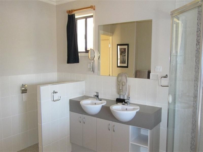 5 Namatjira Street, Paradise Point QLD 4216