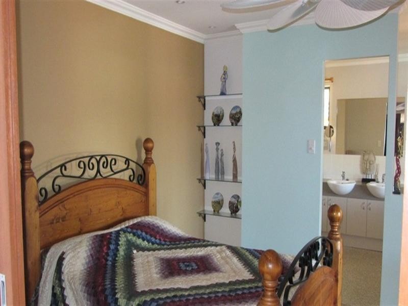 5 Namatjira Street, Paradise Point QLD 4216