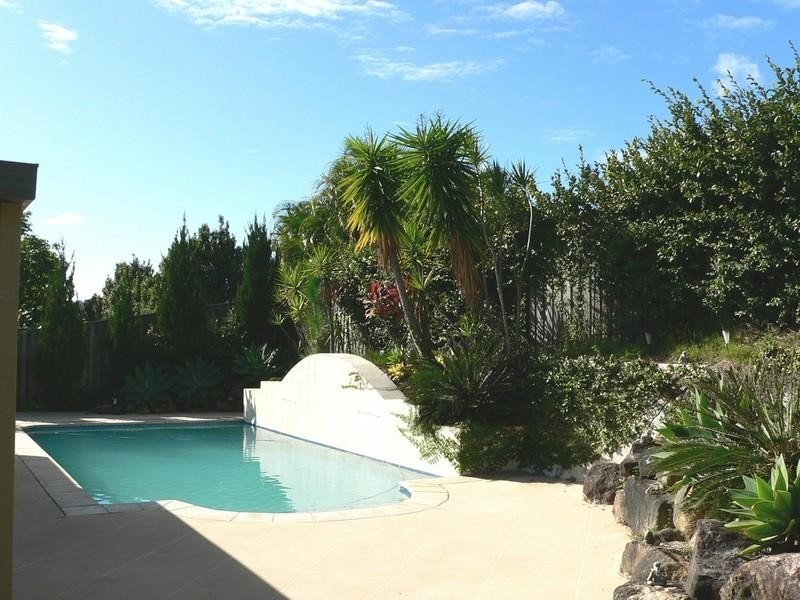 8 Hemes Close, Pacific Pines QLD 4211