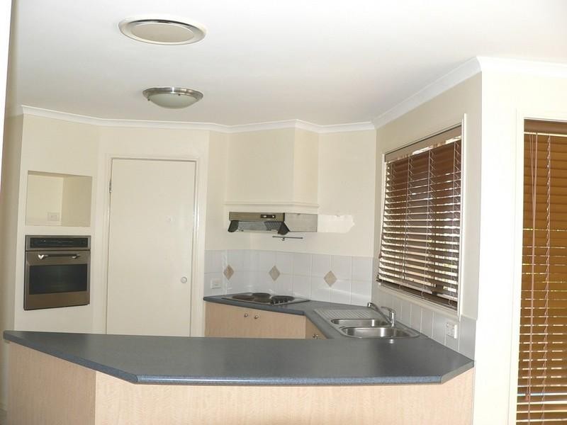 8 Hemes Close, Pacific Pines QLD 4211