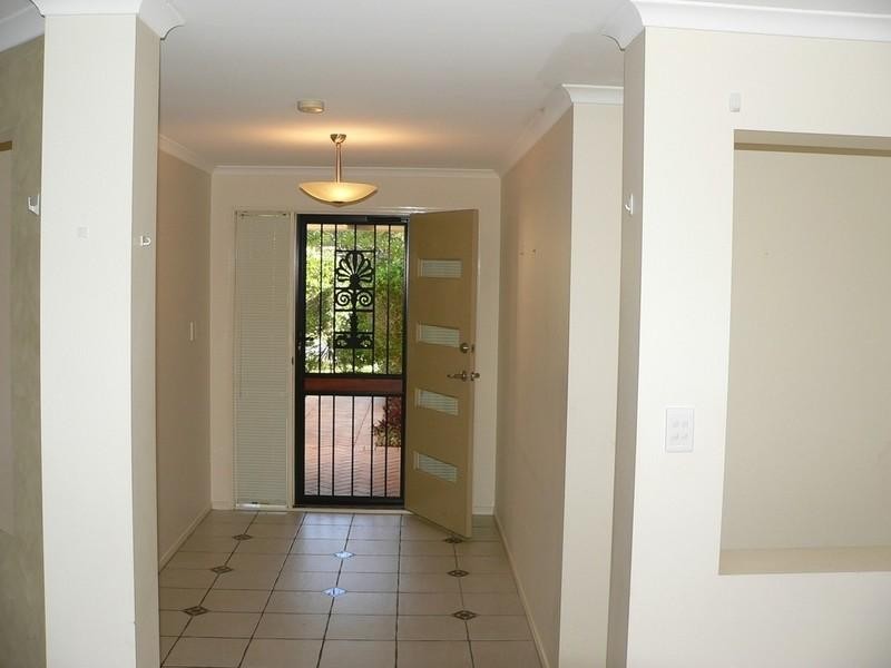 8 Hemes Close, Pacific Pines QLD 4211