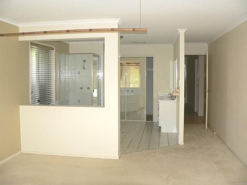 8 Hemes Close, Pacific Pines QLD 4211