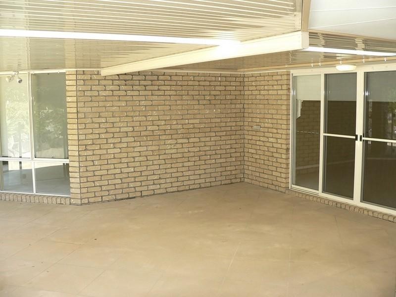 8 Hemes Close, Pacific Pines QLD 4211