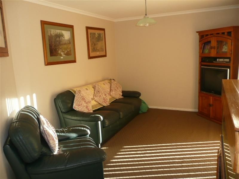 9 Rarotonga Rise, Pacific Pines QLD 4211