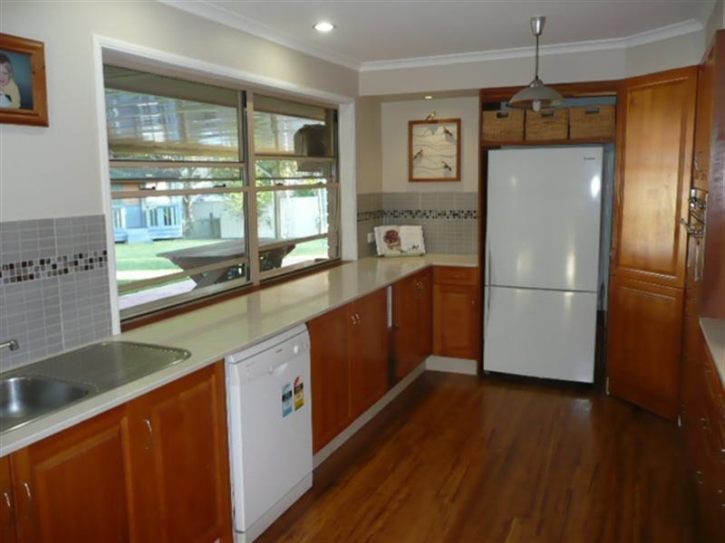 9 Rarotonga Rise, Pacific Pines QLD 4211