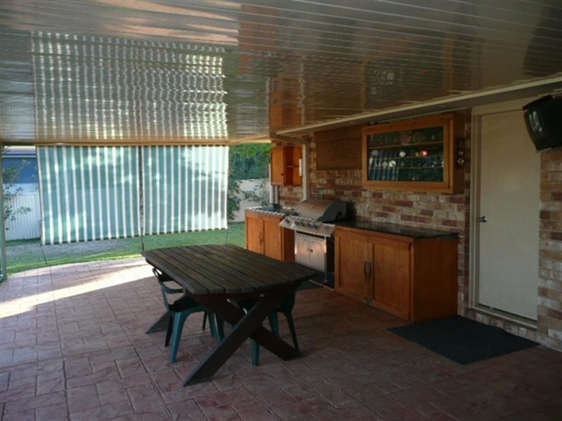 9 Rarotonga Rise, Pacific Pines QLD 4211