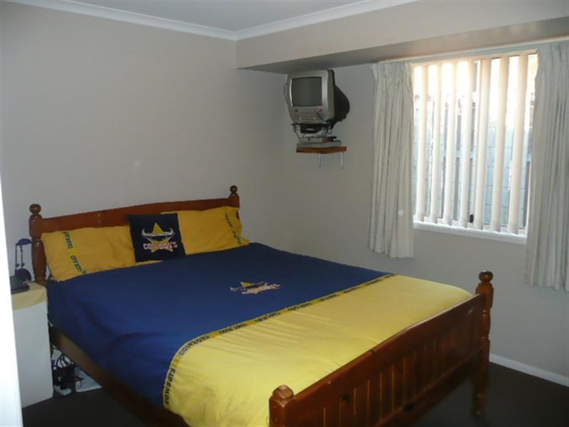 9 Rarotonga Rise, Pacific Pines QLD 4211