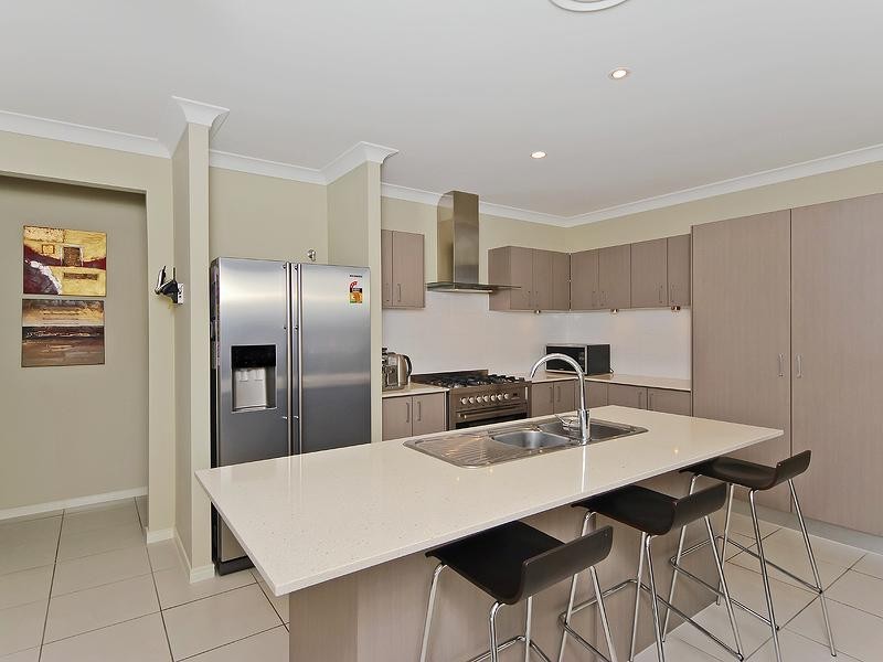 123 Wunburra Circuit, Pacific Pines QLD 4211