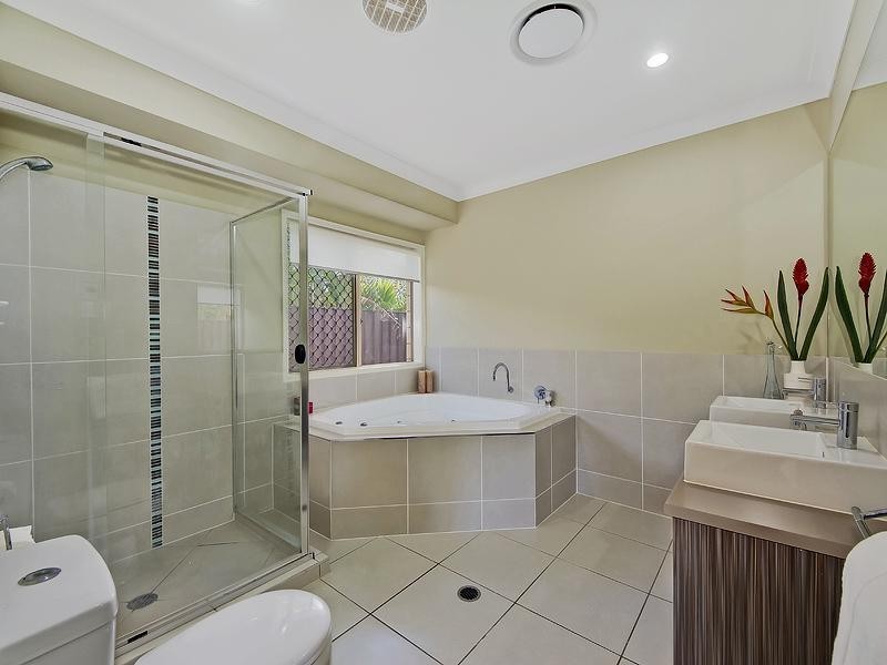 123 Wunburra Circuit, Pacific Pines QLD 4211