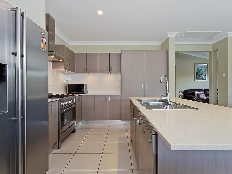 123 Wunburra Circuit, Pacific Pines QLD 4211