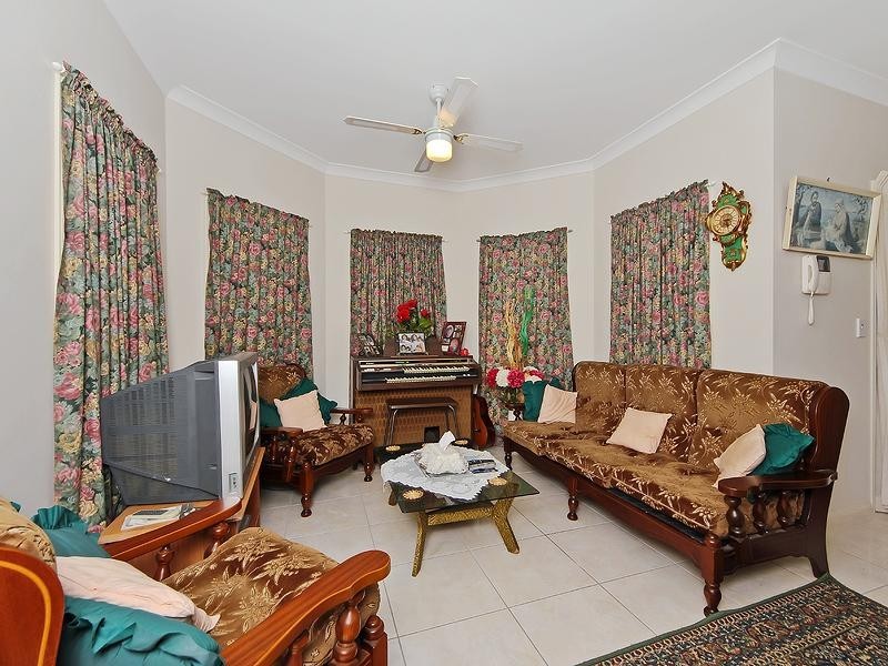 1 Ben Dalley Drive, Helensvale QLD 4212