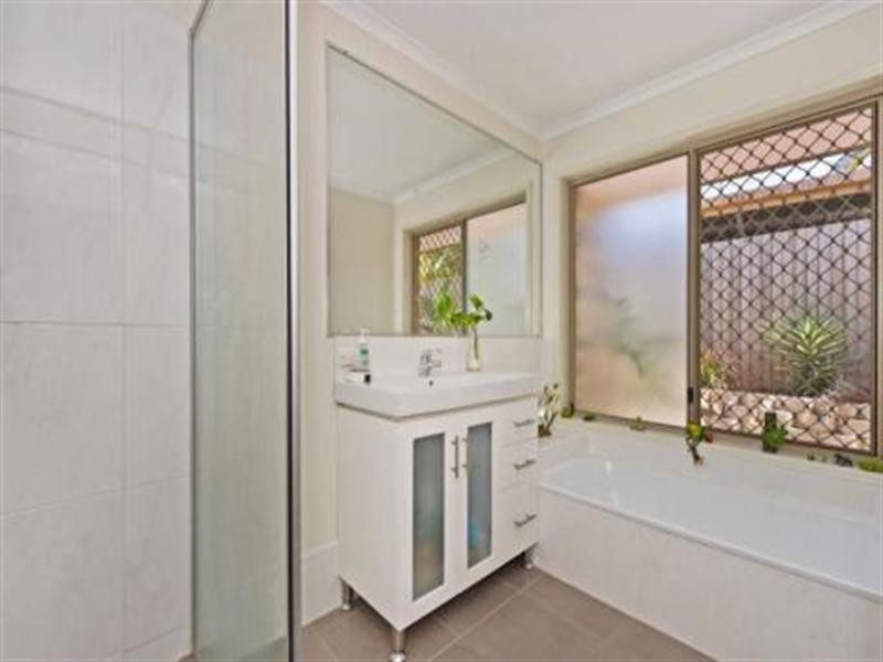 35 Mildura Drive, Helensvale QLD 4212