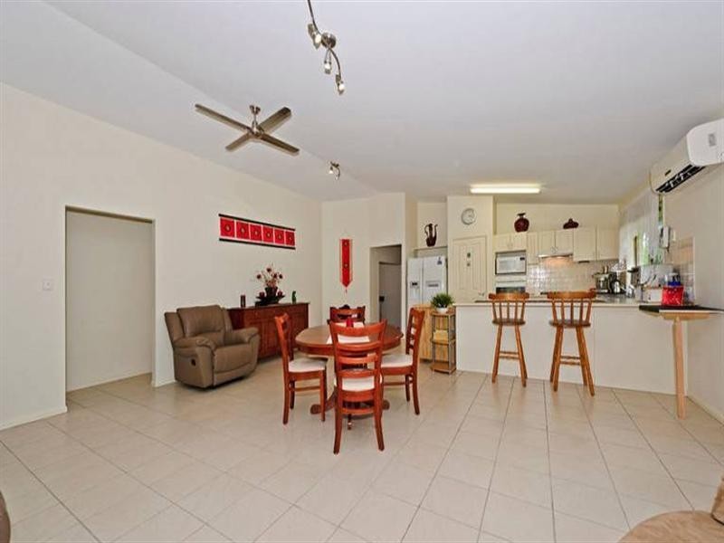 8 Carmarthen Circuit, Pacific Pines QLD 4211