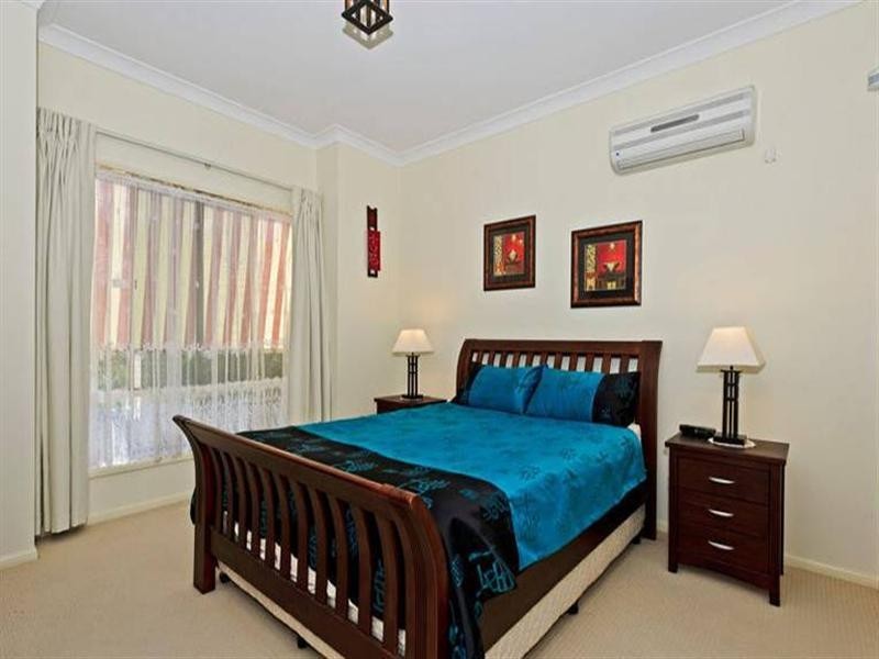 8 Carmarthen Circuit, Pacific Pines QLD 4211