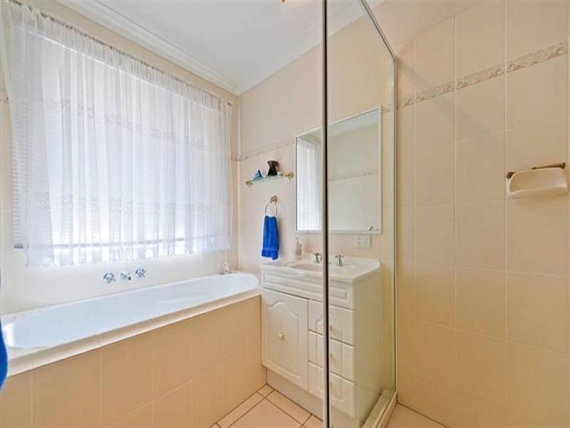 8 Carmarthen Circuit, Pacific Pines QLD 4211